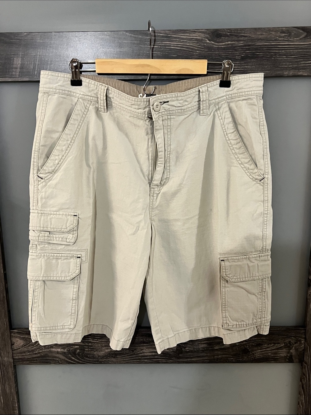Carbon Men's Light Khaki Cargo Shorts